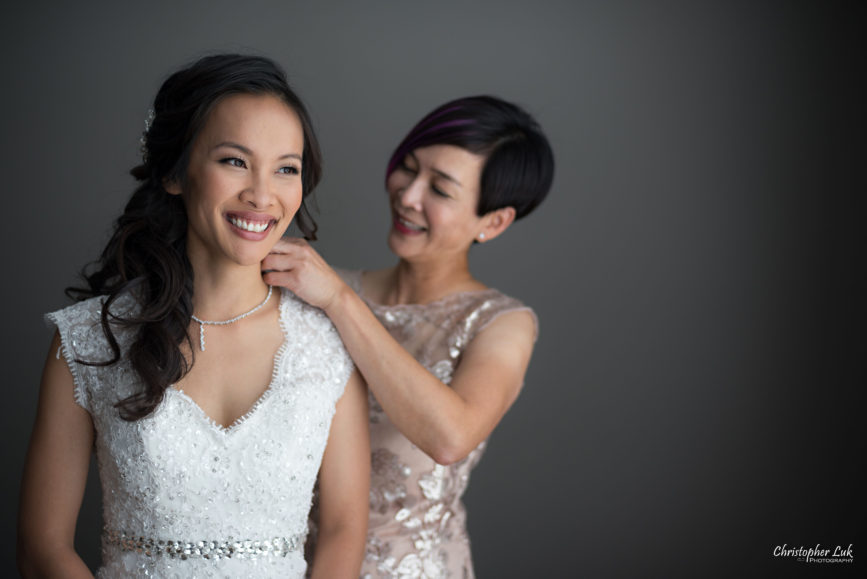 Christopher Luk Toronto Wedding Portrait Lifestyle Event Photographer - Eagles Nest Golf Club Outdoor Ceremony Toronto Raptors Blue Jays Sports Fans Natural Candid Photojournalistic Mother of Bride White Bridal Dress Gown Necklace Smile