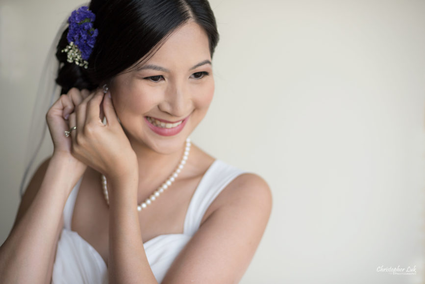 Christopher Luk - Toronto Wedding Lifestyle Event Photographer - Photojournalistic Natural Candid Hilton Suites Markham Bride Getting Ready Bridal Prep Pearl Diamond Earrings Necklace