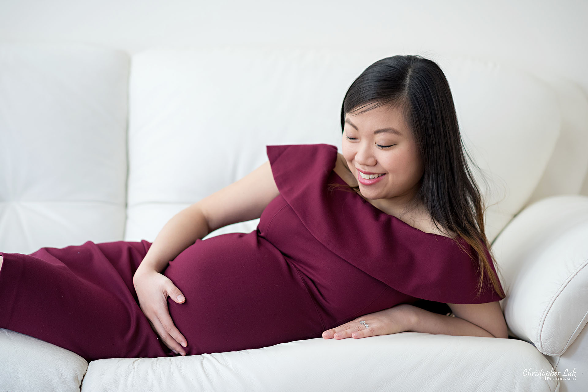 Christopher Luk Toronto Wedding Family Maternity Photographer - Markham Richmond Hill Toronto Natural Candid Photojournalistic Mom Baby Bump Baby Pregnant Pregnancy Mommy Sofa Looking Lying Down Belly Landscape