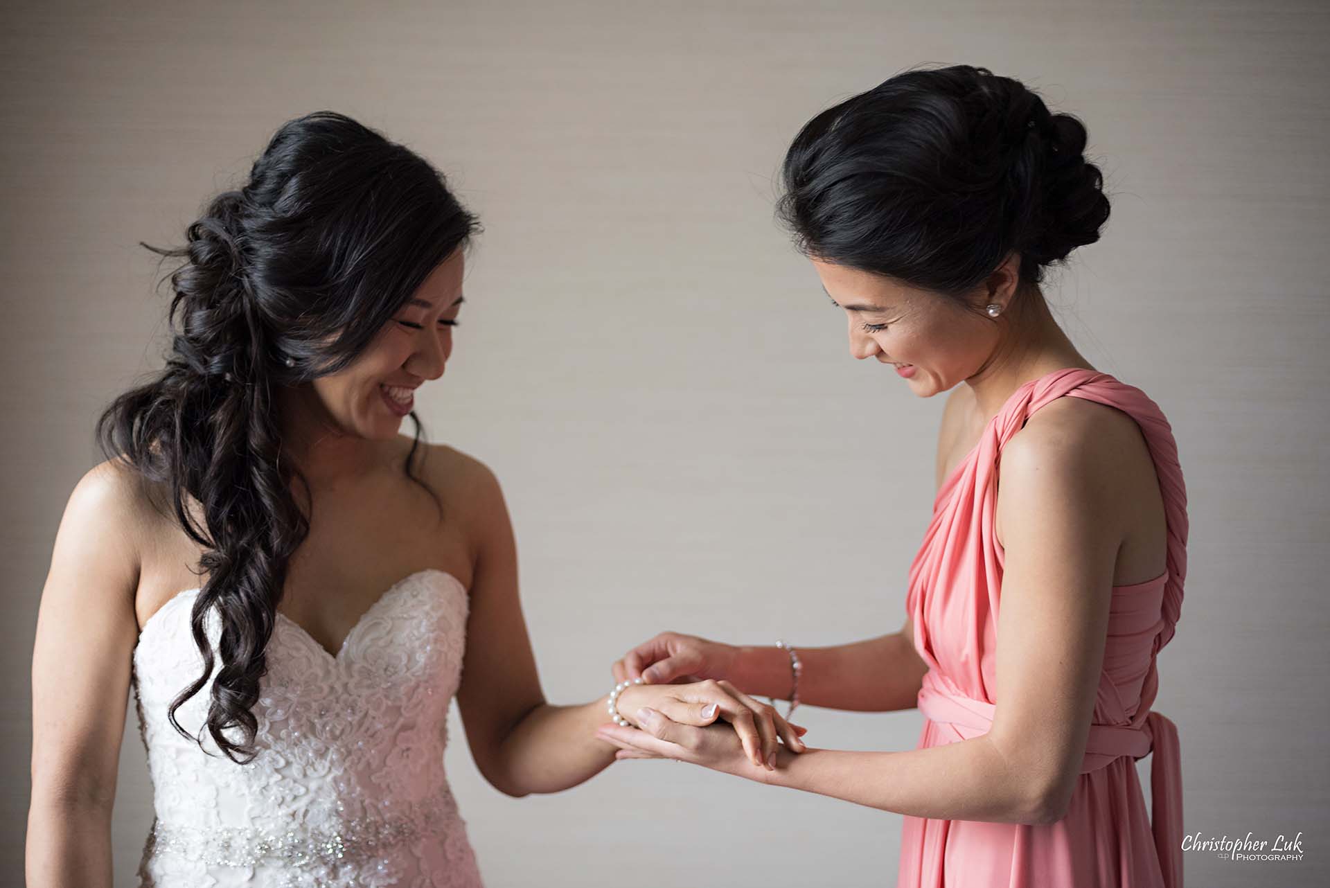 Christopher Luk Toronto Wedding Photographer Hotel Bride Getting Ready Details Candid Natural Photojournalistic Bridesmaid Bracelet