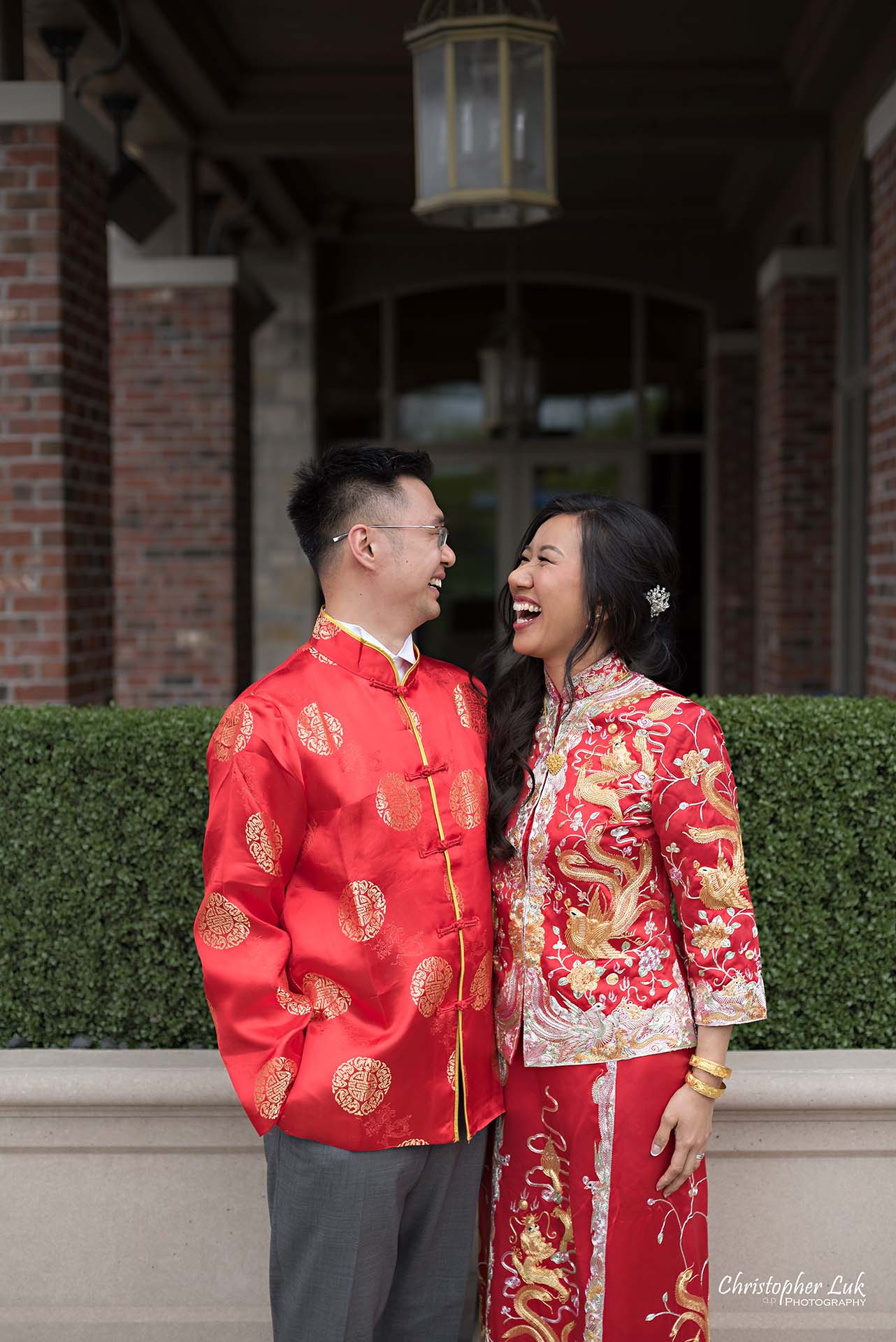 Christopher Luk Toronto Wedding Photographer Eagles Nest Golf Club Course Clubhouse Bride Groom Natural Candid Photojournalistic Chinese Red Tea Ceremony Dress Qipao Cheongsam Kua Laugh