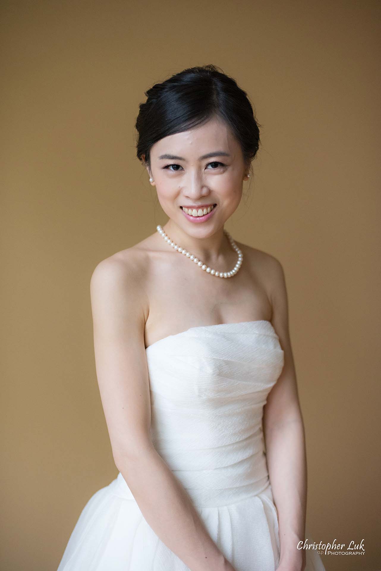 Christopher Luk Toronto Wedding Photographer Bride Getting Ready Preparations Bridal Portrait