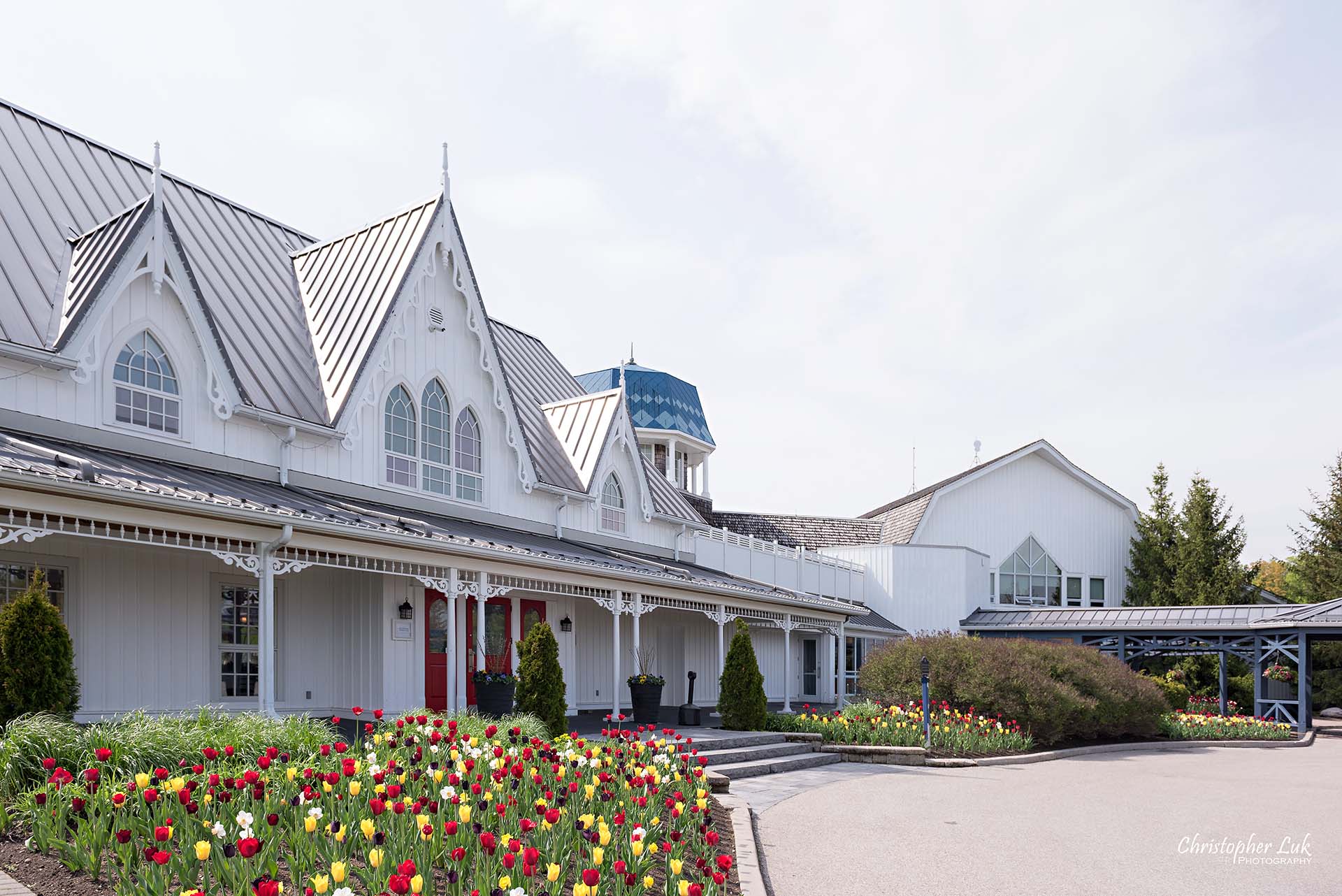 Christopher Luk Toronto Wedding Photographer Angus Glen Golf Club Markham Victoria Room Kennedy Loft Main Historic Estate Building Entrance Tulips Wide