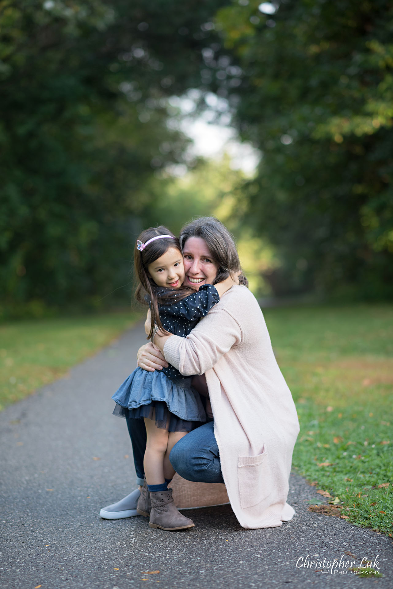 Christopher Luk Family Photographer Toronto Markham Candid Natural Photojournalistic Mother Daughter Hug Squeeze