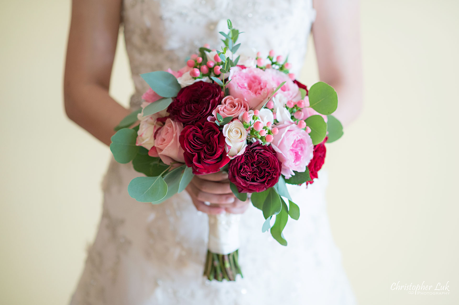 Christopher Luk Toronto Wedding Photographer Bridle Trail Baptist Church Unionville Main Street Crystal Fountain Event Venue Flower Bell by Masami Baby's Breath Little White Flowers Hemp Bridal Bride Bouquet Pink Red Modern English Miniature Tea Rose