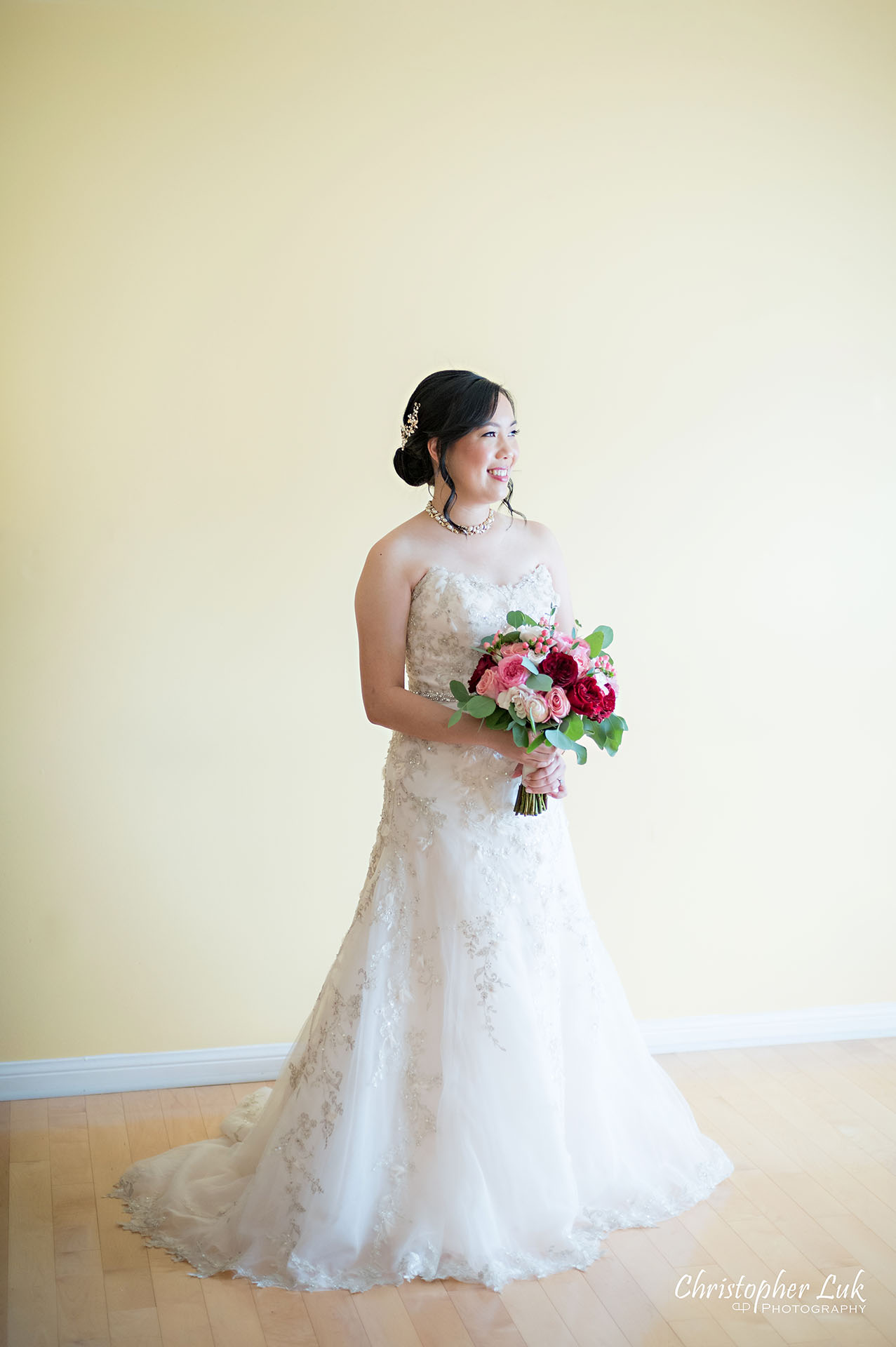 Christopher Luk Toronto Wedding Photographer Bridle Trail Baptist Church Unionville Main Street Crystal Fountain Event Venue Flower Bell by Masami Baby's Breath Little White Flowers Hemp Bridal Bride Bouquet Pink Red Modern English Miniature Tea Rose Getting Ready Full Portrait