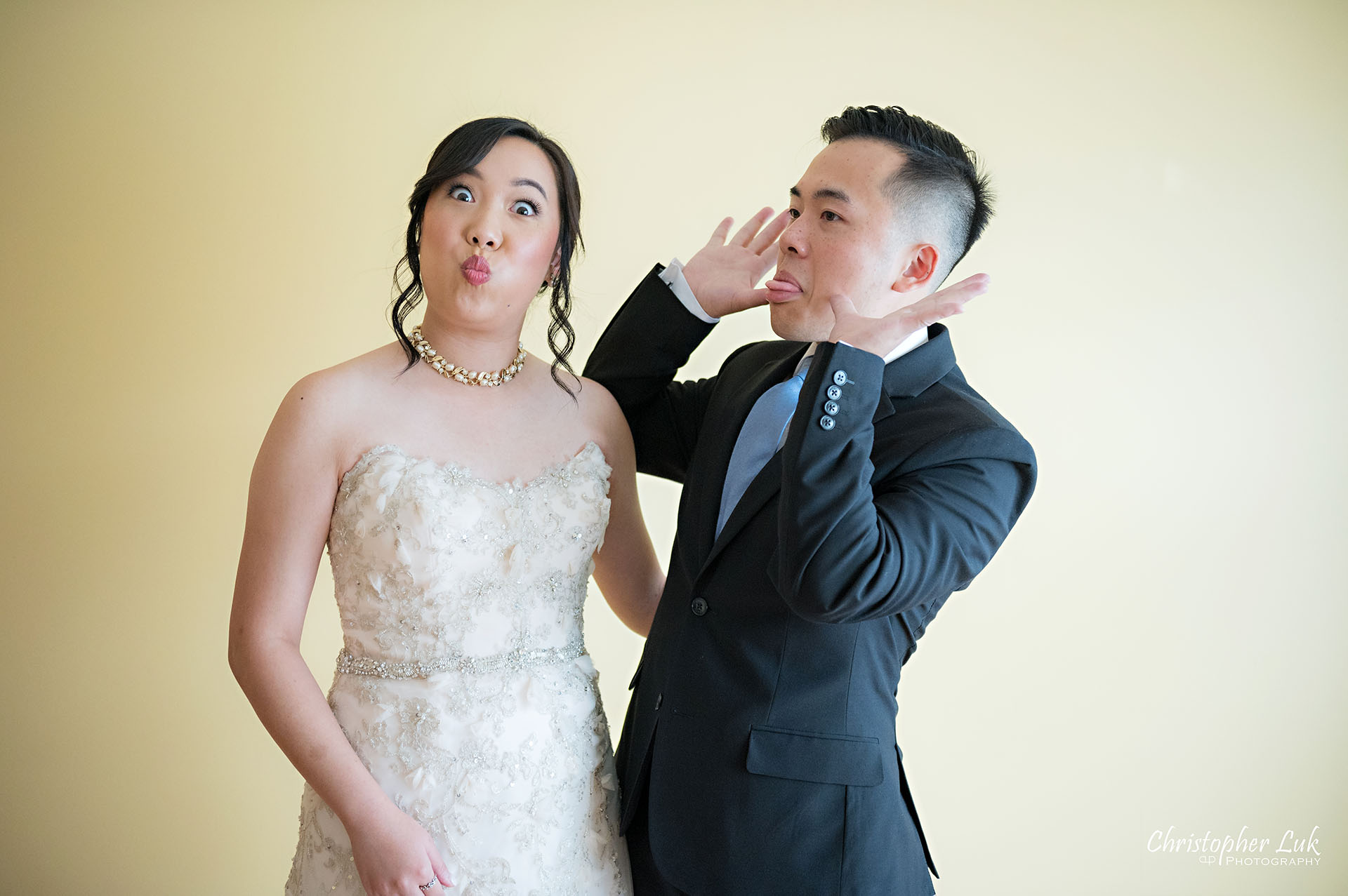 Christopher Luk Toronto Wedding Photographer Bridle Trail Baptist Church Unionville Main Street Crystal Fountain Event Venue Bride Bridal Brother Sibling Funny Faces Natural Photojournalistic Candid