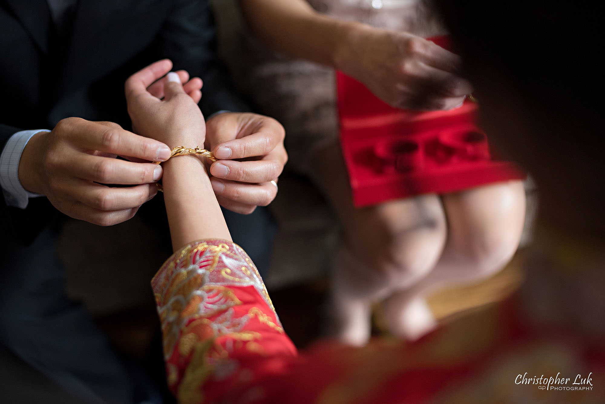 Christopher Luk Photography Toronto Wedding Photographer Chinese Tea Ceremony Bride Groom Mother Father Candid Natural Photojournalistic Happy Smile Laughing Ring Gold Bracelet Necklace Jewelry Jewellery