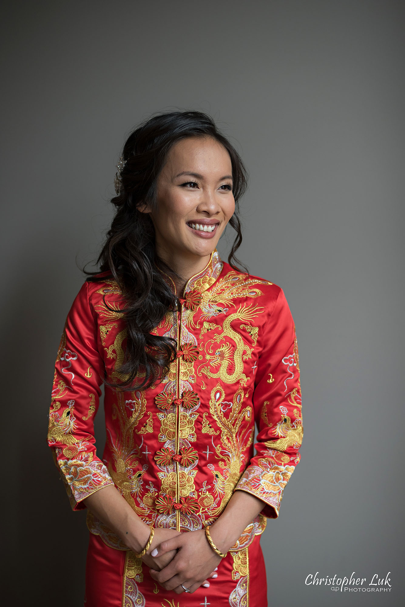 Christopher Luk Photography Toronto Wedding Photographer Chinese Tea Ceremony Bride Candid Natural Photojournalistic Happy Smile Qipao Cheongsam Kua Qua Red Dress