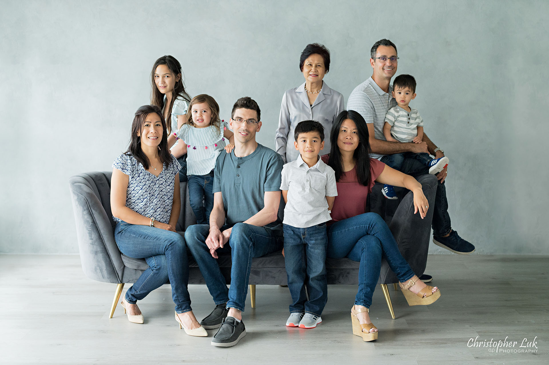 Christopher Luk Markham Unionville Toronto Family Photo Studio Photographer Pictures Natural Candid Photojournalistic Grandma Grandparent Grandmother Mom Dad Mother Father Motherhood Fatherhood Husband Wife Children Siblings Cousins Smile