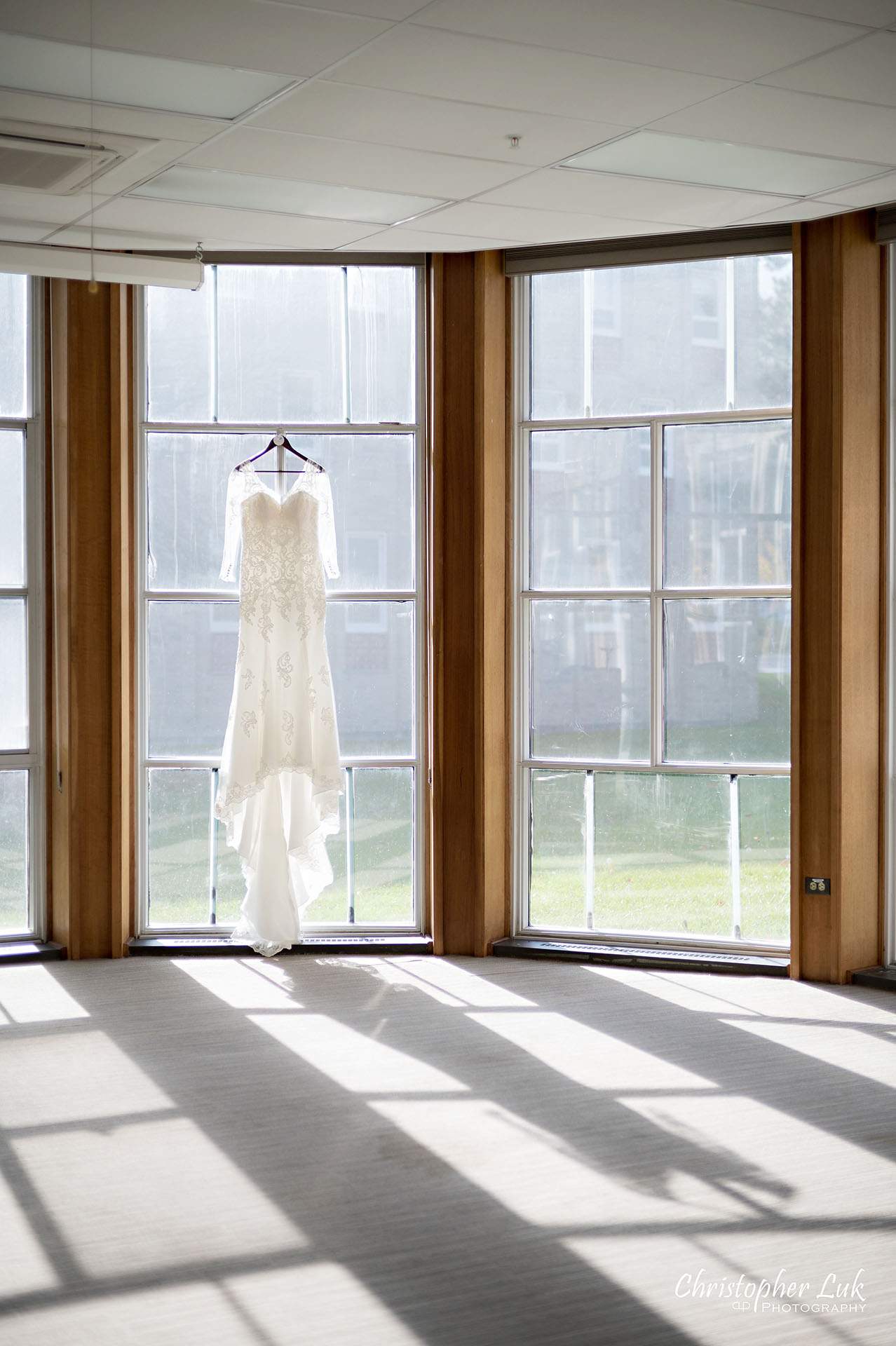 Christopher Luk Toronto Wedding Photographer Natural Candid Photojournalistic Tyndale Chapel Bride Bridalane White Bridal Gown Dress 