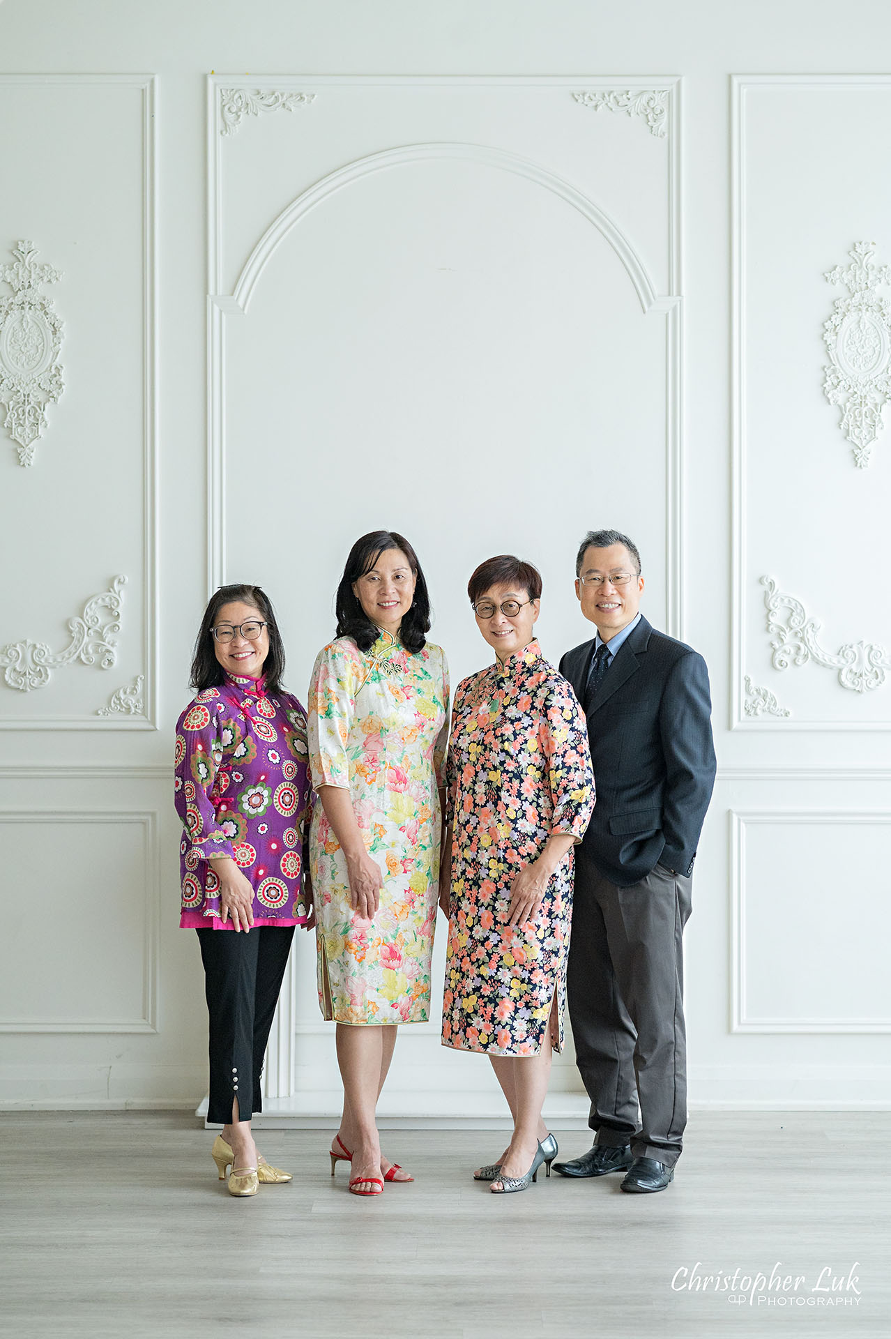 Aunts Uncle Son Daughters Brother Sisters Group Family Photo Cheongsam QiPao Traditional Chinese Dress