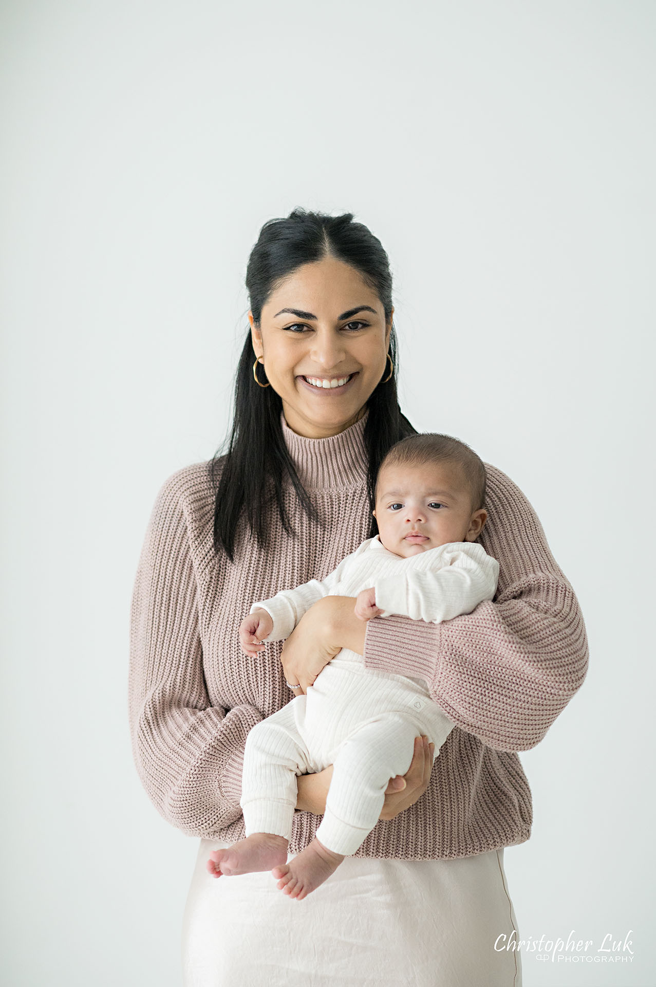 Mom Mommy Motherhood Mother Holding Baby Candid Natural Photojournalistic Smile