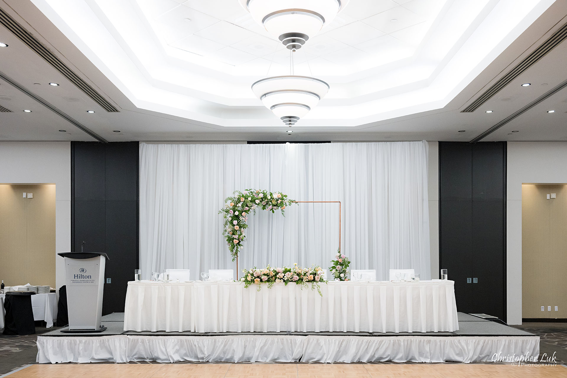 Hilton Suites Markham Hotel Chinese Wedding Photographer Harvey Tam Rovey Catering Floret Florist Flowers Decor 