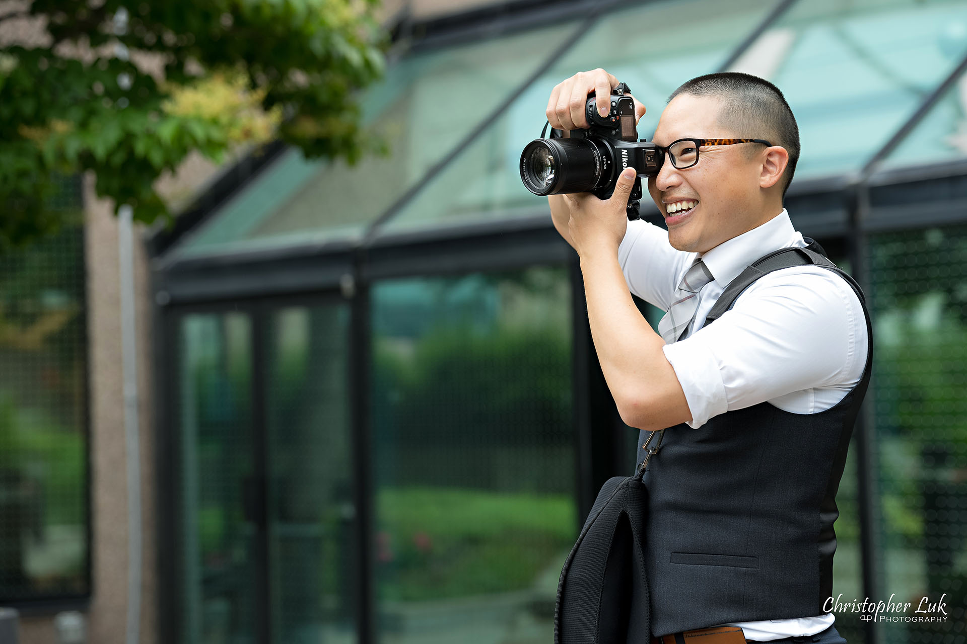 Christopher Luk Toronto Wedding Photographer Behind the Scenes BTS Bride Groom Portraits Smile Organic Natural Candid Photojournalistic