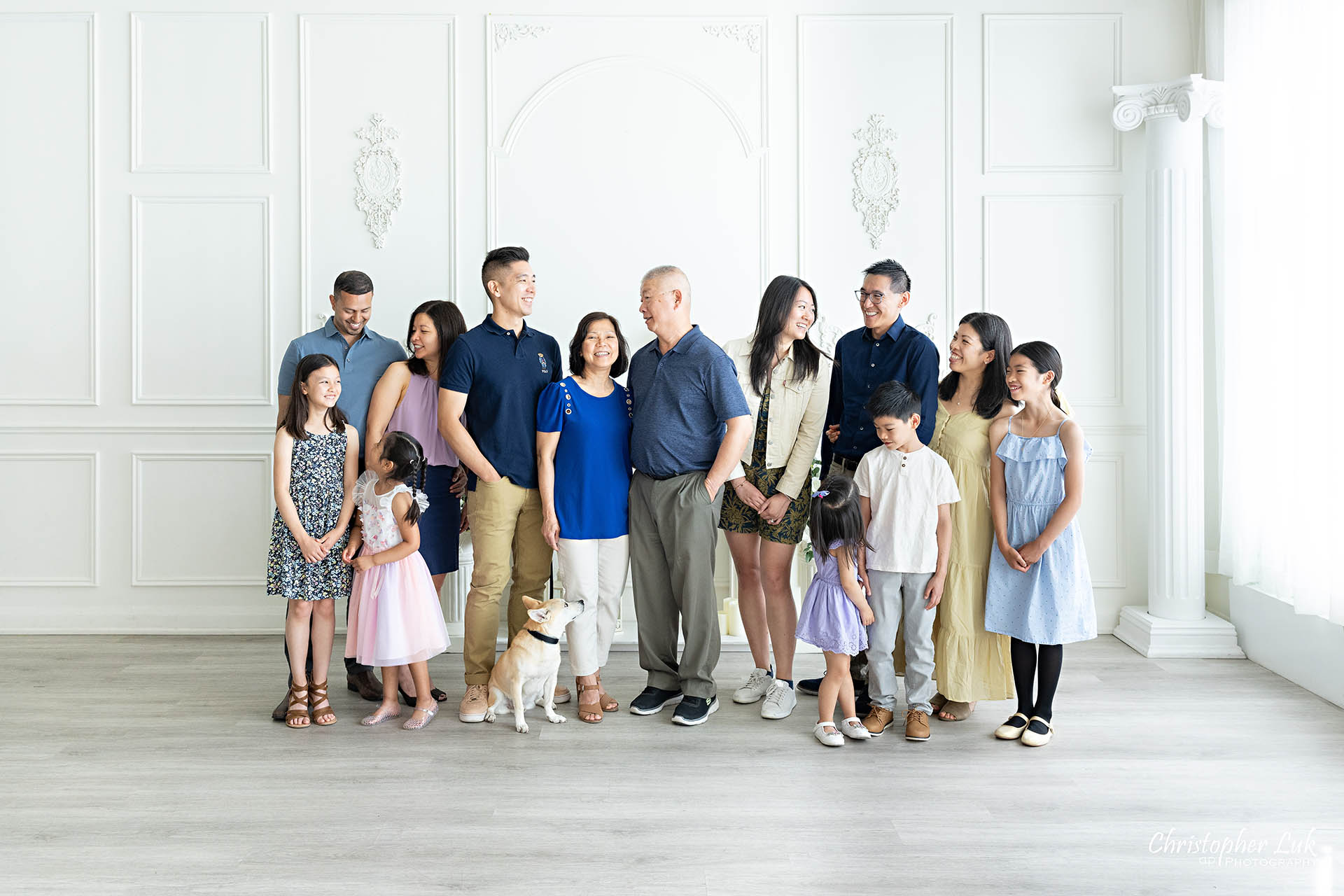 Extended family photo grandparents parents grandchildren natural organic candid photojournalistic Toronto natural light photography studio