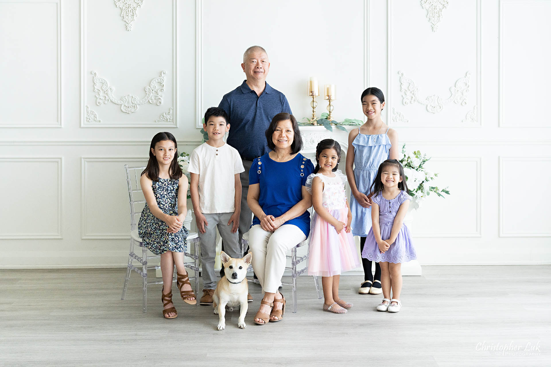 Family photo grandparents grandchildren posed Toronto natural light photography studio 