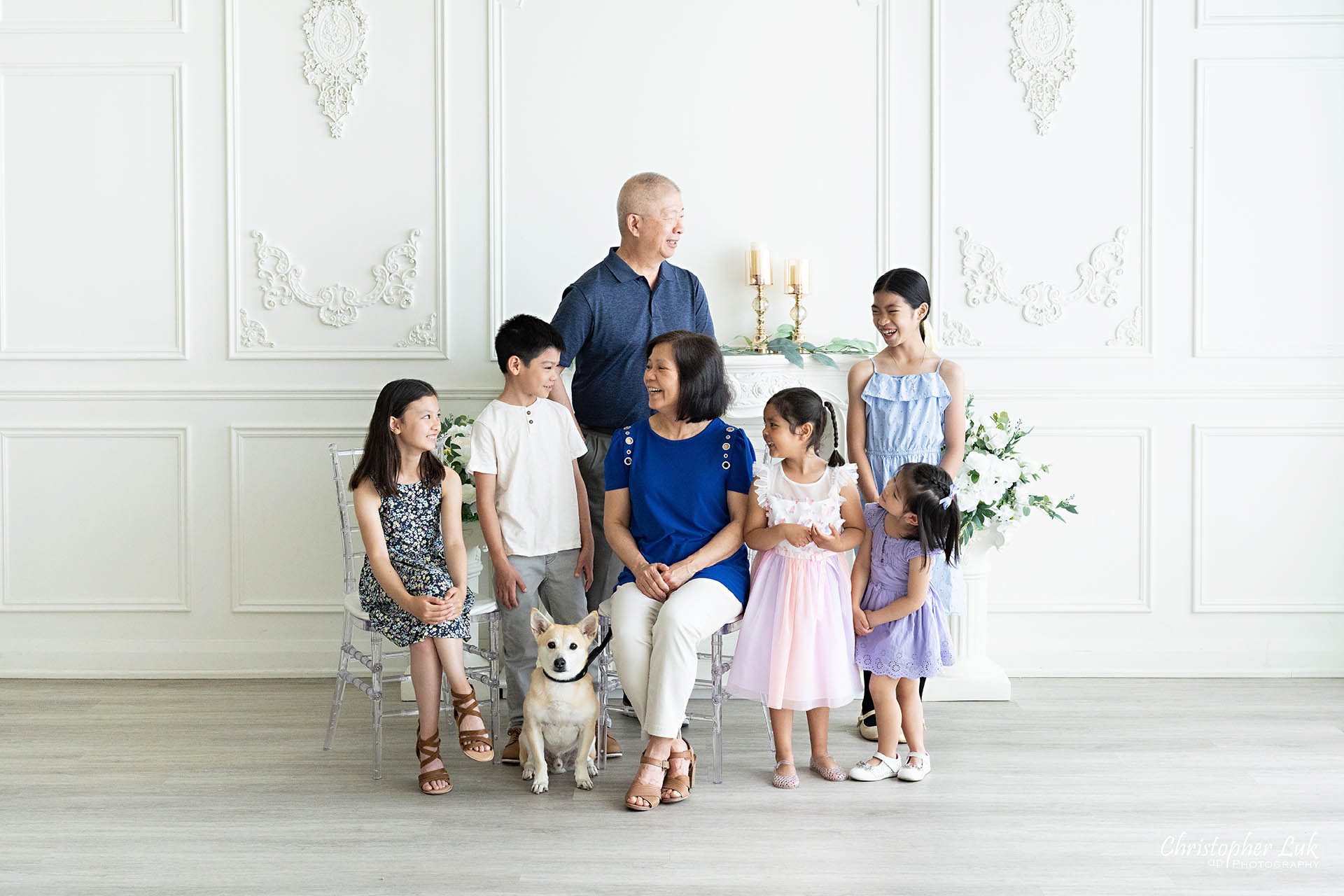 Family photo grandparents grandchildren posed Toronto natural light photography studio 